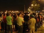 Vecinos en contra el aumento, dialogando con la Leg. Silvia Elias de Perez
