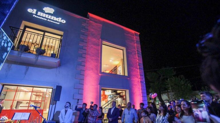 Inauguraron una sucursal de la panadería ‘El Mundo’ en el Mercado Municipal