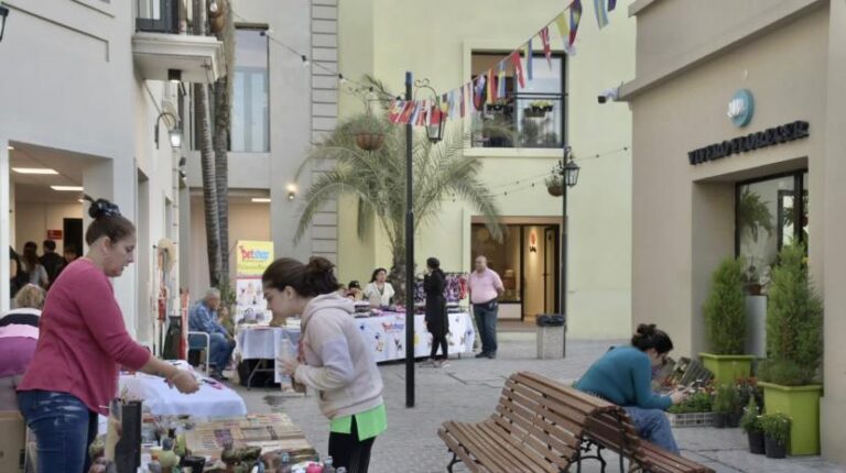 El Mercado Municipal cuenta con un Paseo de Artesanos y Emprendedores