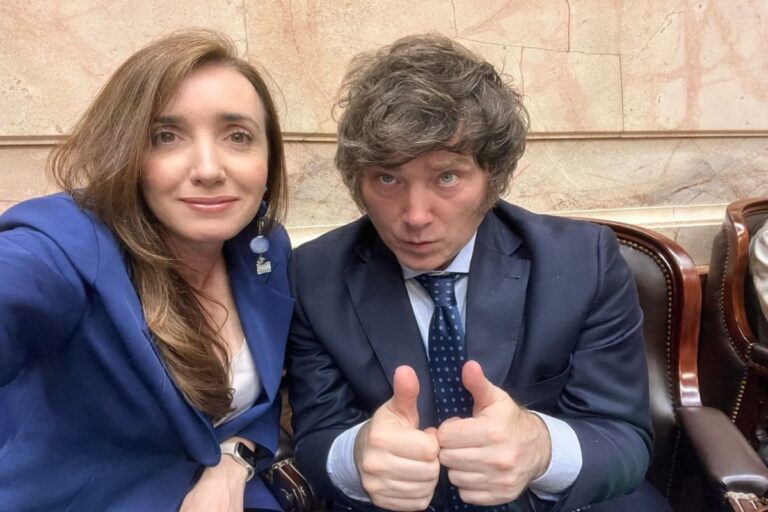 CON LA DEMOCRACIA EN RIESGO, NO SOMOS NEUTRALES