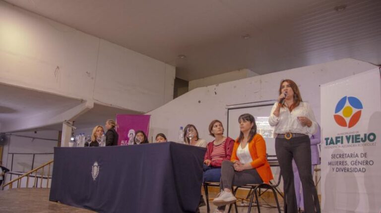 Participación de la intendenta Rodríguez en un encuentro sobre liderazgo femenino