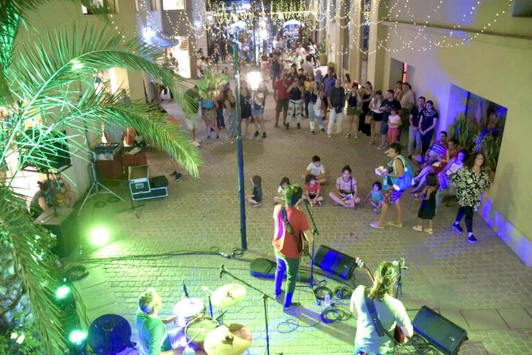 Vecinos y turistas disfrutaron de la Feria de Artesanos y Emprendedores en Tafí Viejo