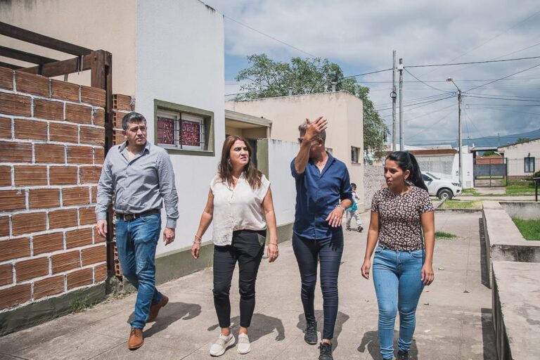 La intendente Rodríguez visitó a vecinos de Lomas de Tafí