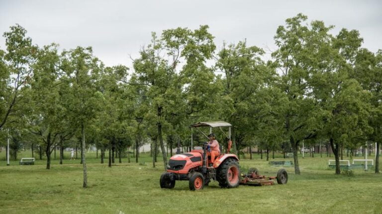 Avanza el operativo semanal de limpieza en Lomas de Tafí