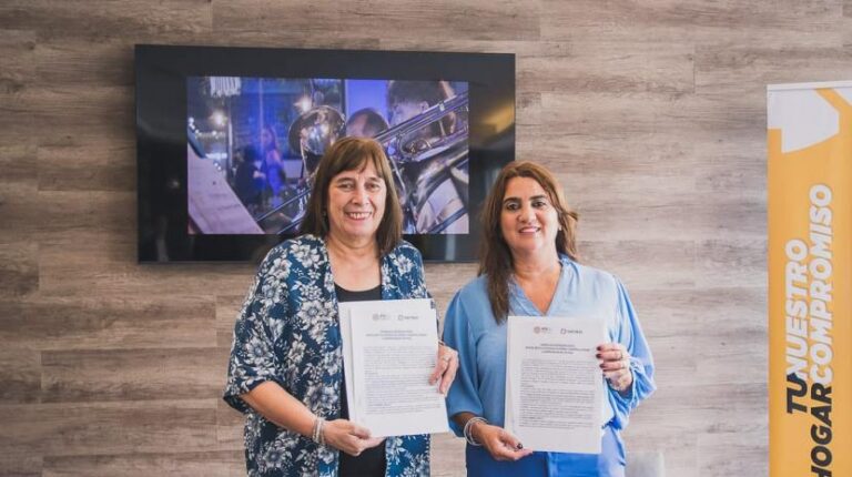 Alejandra Rodríguez firma un convenio de cooperación con el IPV para el barrio Lomas de Tafí