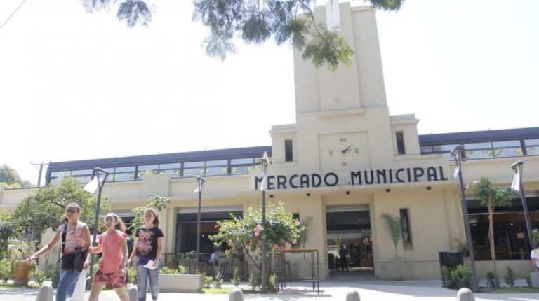 Descubre el encanto del Mercado Municipal de San Martín y Uttinger