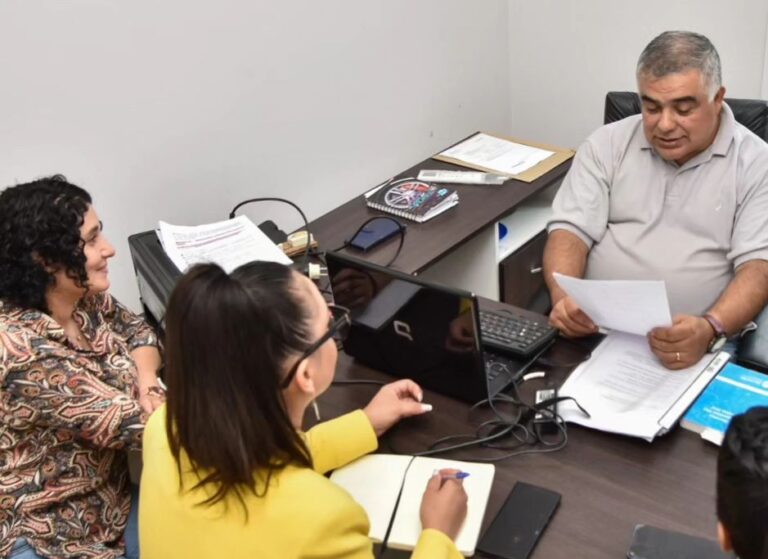 Alertan a vecinos sobre estafas de licencias de conducir truchas