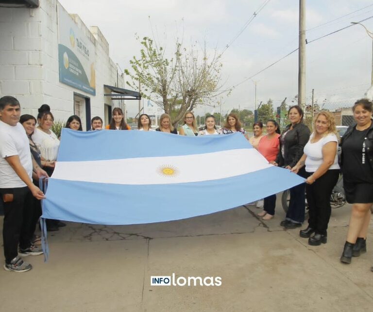 El retiro y recambio de la bandera en Lomas de Tafí y el respeto hacia la enseña nacional