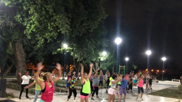 Exhibición de fitness y ritmos en Lomas de Tafí: ¡Una tarde llena de energía y movimiento!