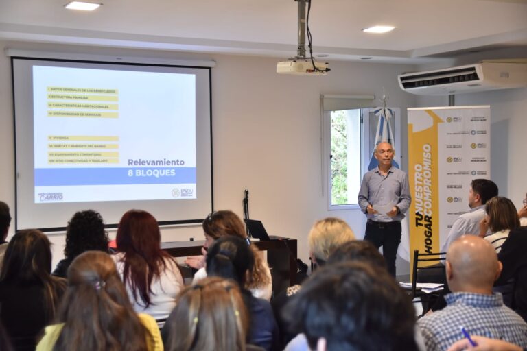 Capacitación de personal municipal para realizar el censo 2024 en Lomas de Tafí