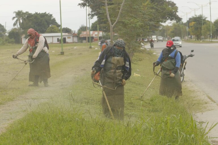 Lomas de Tafí se viste de limpio: Continúan los operativos de mantenimiento en espacios públicos