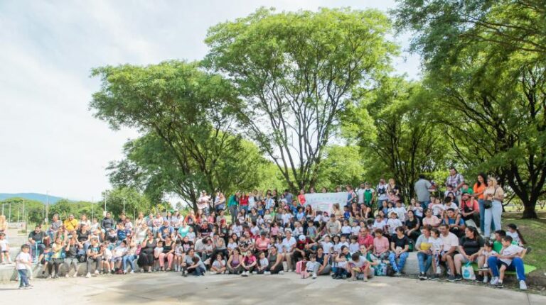 Celebración del Mes de la Familia en el Parque Miguel Lillo: una jornada llena de alegría y reflexión