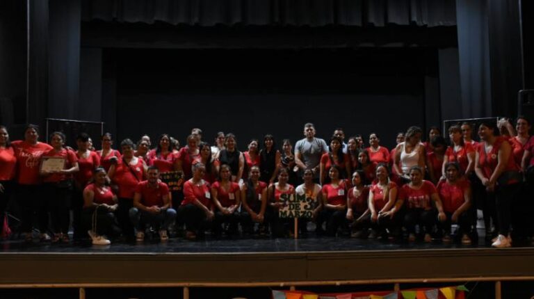 Entrega de diplomas a los egresados de los CDI: un festejo lleno de emoción