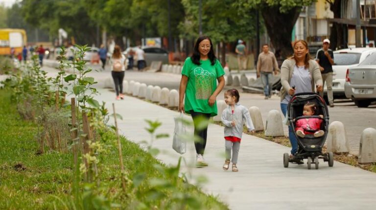 Vendedores ambulantes contarán con un espacio físico para seguir trabajando