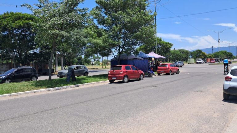 Estacionamiento indebido: preocupación de los vecinos en Lomas de Tafí