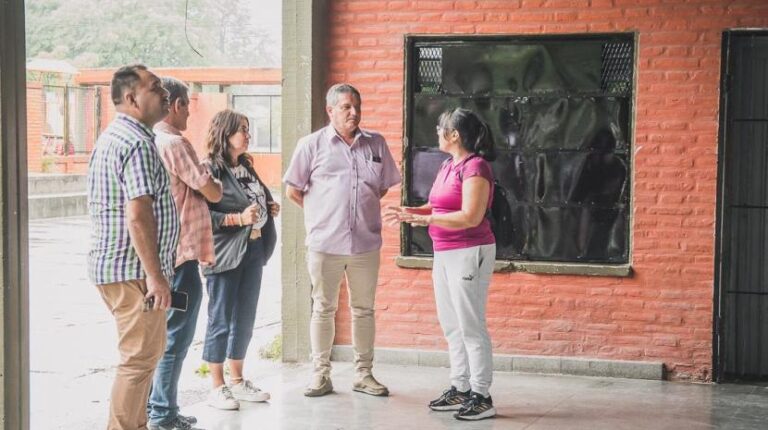 La Intendente supervisó trabajos en la escuela del Barrio Policial