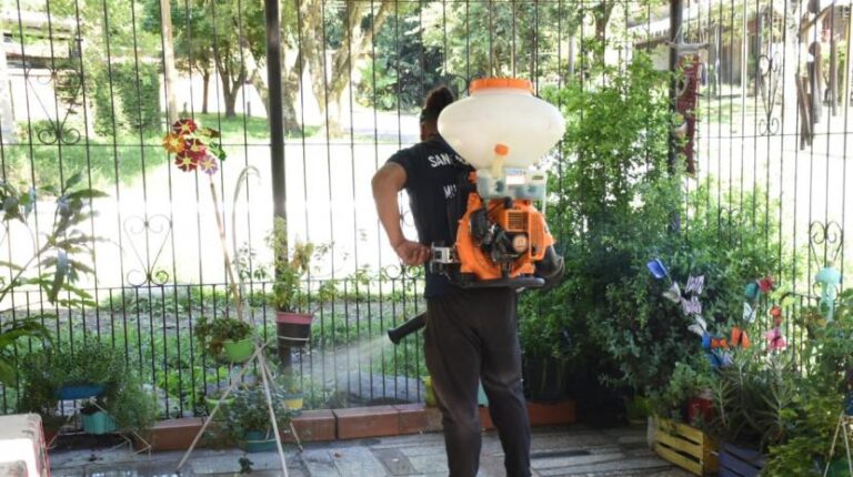 Operativo de fumigación en el Sector 8 de Lomas de Tafí: una acción clave para la salud vecinal