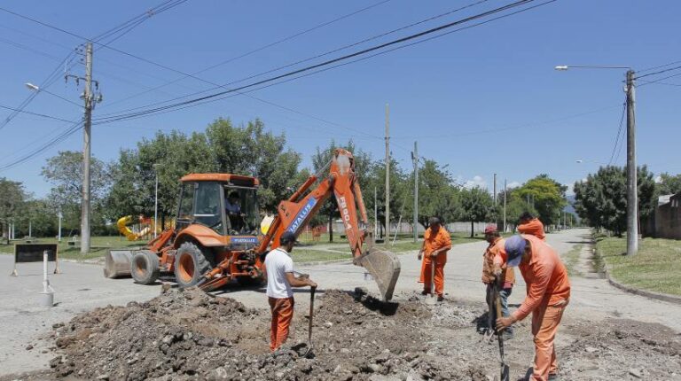 Bacheo en Lomas de Tafí: Mejoras viales en sectores clave