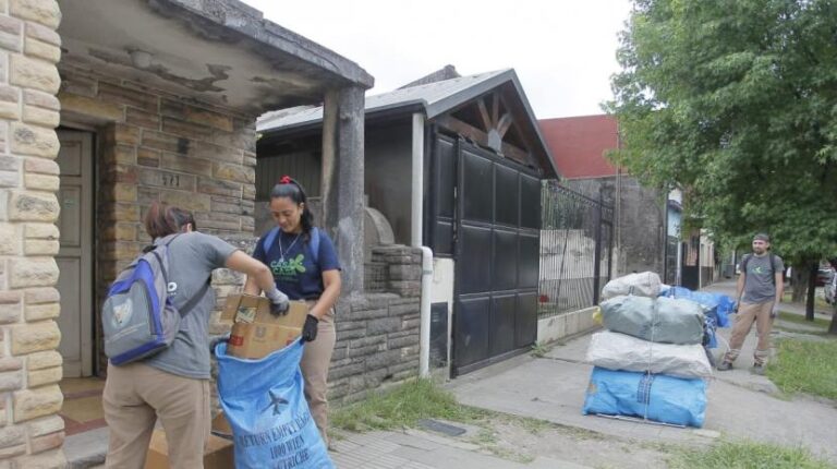 Así funciona el servicio “Casa por Casa” en Lomas de Tafí: reciclaje, conciencia y trabajo digno
