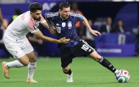 ¡Messi histórico: siete Mundiales y Argentina ganó en el Grupo J!