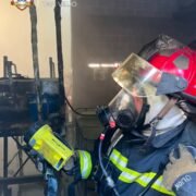 Explosión en fábrica de plásticos local: Bomberos controlaron la situación
