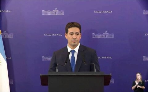 Adrián Ravier asumió como vocero presidencial y fijó límites claros