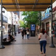 Horario corrido en comercios y dudas por clases por partido de Argentina