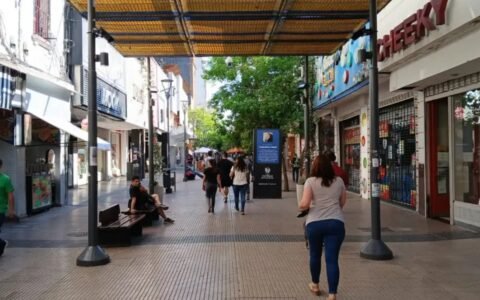 Horario corrido en comercios y dudas por clases por partido de Argentina