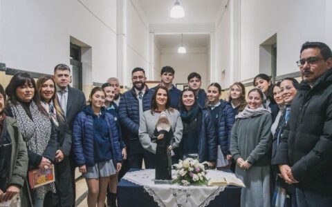 Imagen de María Rosa Mola visita el edificio municipal de Lomas de Tafí