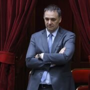 Jefe de Gabinete Adorni compra flipper de ‘Los Locos Addams’ por 8.000 dólares