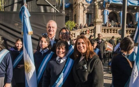 La Intendente de Tafí Viejo en la jura de lealtad a la Bandera