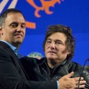 Milei reorganiza su Gabinete: Adorni pierde poder pero se blinda