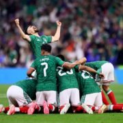 ¡El Tri a Octavos! México pisa fuerte y los vecinos de Lomas deliran
