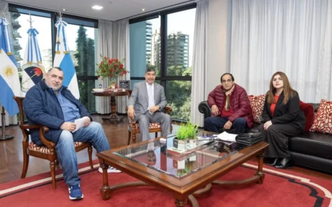 Acevedo se reunió con gremios estatales y municipales por pases a planta