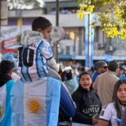 Locura en Tucumán: la Plaza Independencia explotó tras el pase argentino