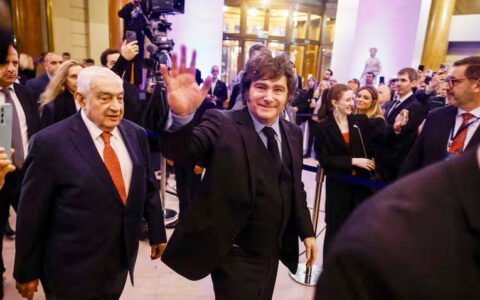 Milei protagonizó un tenso cruce en la Bolsa: «Si no te gusta, andate a Cuba»