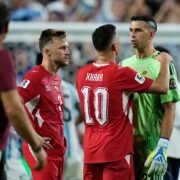 Mundial 2026: El capitán de Suiza y el Dibu Martínez, un gesto de camaradería