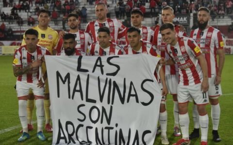 San Martín de Tucumán Conmueve con Bandera de Malvinas en La Ciudadela