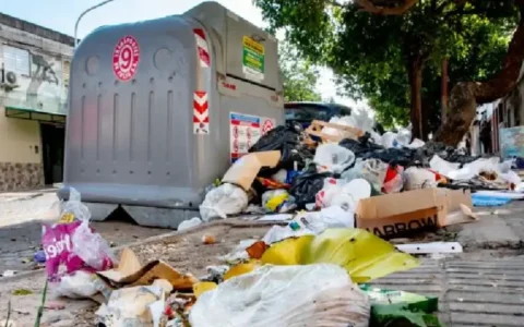 San Miguel de Tucumán: secuestrarán autos por arrojar basura