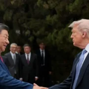Trump advierte a China y Rusia sobre injerencia en conflicto con Irán