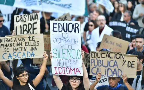 Villarruel respaldó el reclamo docente y pidió una «retribución acorde»