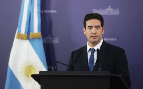 Vocero Presidencial: «El dólar a $1.800 en próximos meses es una posibilidad»