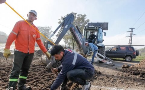 Avanza la pavimentación del acceso por puente Castro Barros a Lomas 600