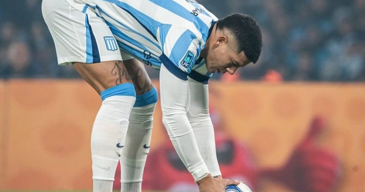 Rojo vuelve al rescate: Vojvoda recupera su defensa ideal ante el Decano