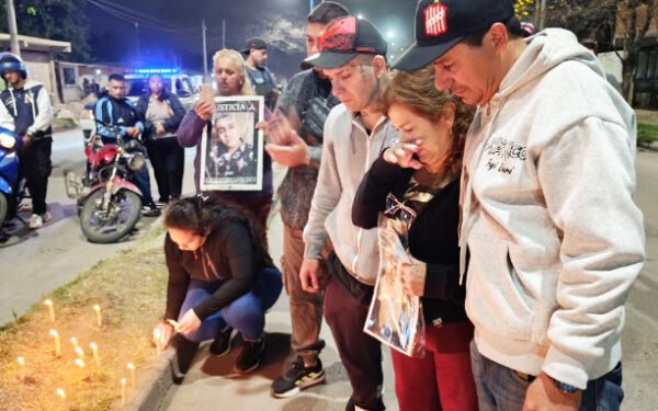 «La avenida de la muerte»: velas, carteles y un barrio que ya no aguanta más en la Colón