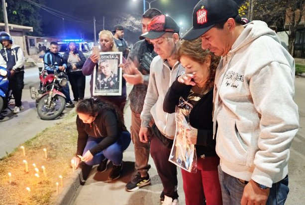 "La avenida de la muerte": velas, carteles y un barrio que ya no aguanta más en la Colón