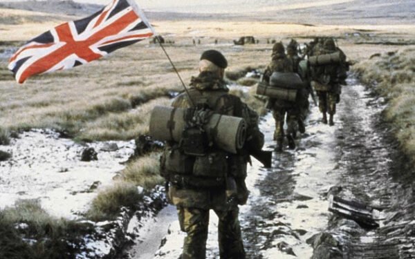 Malvinas: Johnson exige tropas y barcos ante el reclamo de Milei
