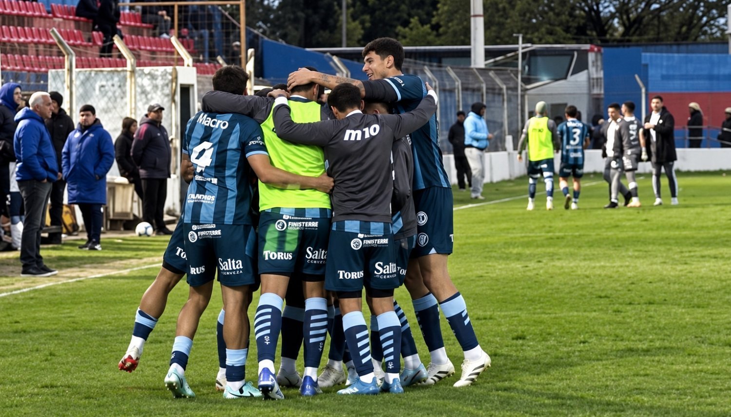 Montoya dejó todo atrás: golazo desde mitad de cancha que estremeció el reducido