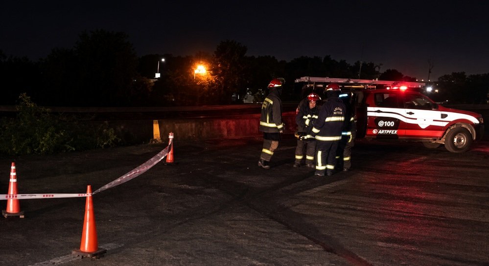 Tragedia en Diagonal Leccese: motociclista fallece al chocar con guardarraíl