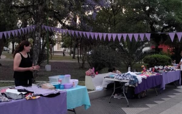 Tafí Viejo potencia el empoderamiento femenino con una feria de emprendedoras en la Plaza Mitre